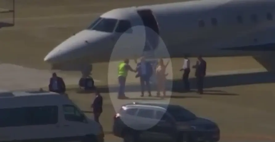 Vídeo coloca Moraes em jatinho ligado a Vorcaro e contrato milionário