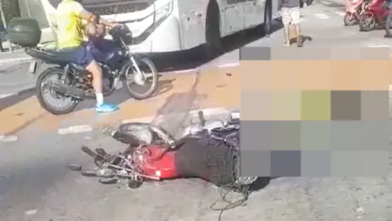 Colisão entre ônibus e moto deixa dois mortos em Jacarecanga