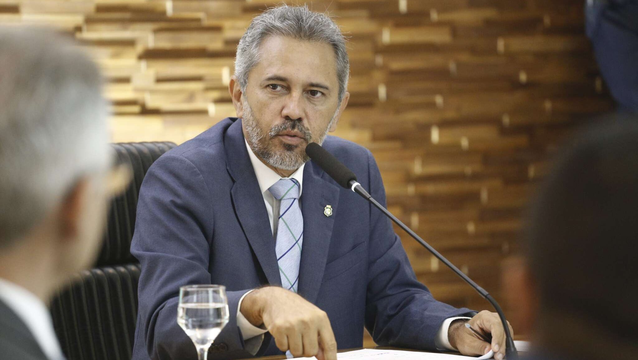 Governo Elmano é aprovado por 56,3% dos cearenses em 2023