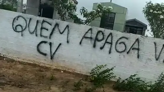 Muro do cemitério de Vambira é pichado novamente com graffiti