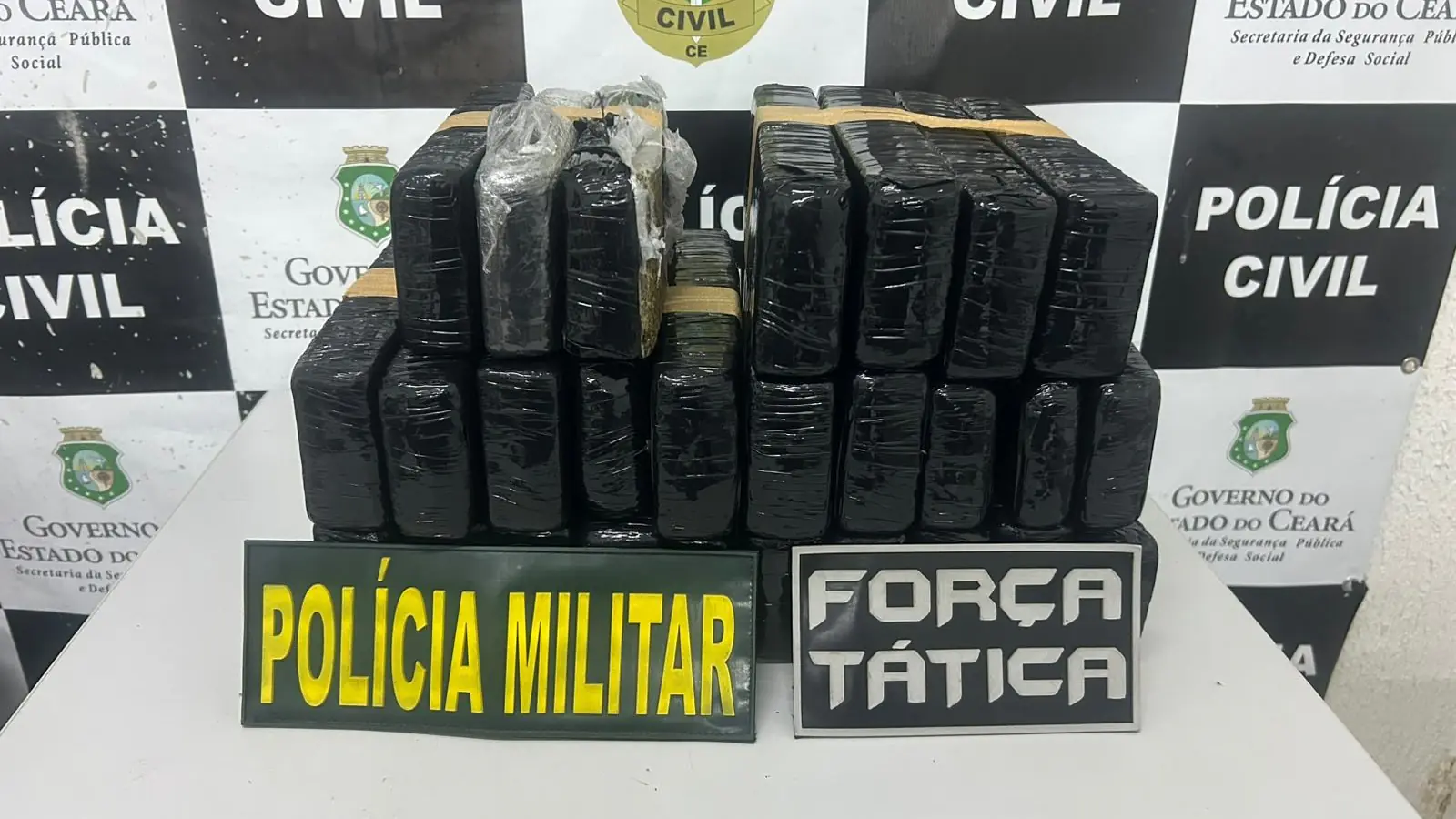 PMCE apreende 21 kg de maconha em Tauá e realiza prisões importantes