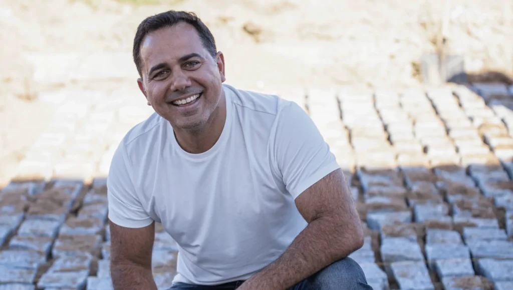 Roberto Filho abre nova frente de pavimentação em Iguatu para melhorar acessibilidade