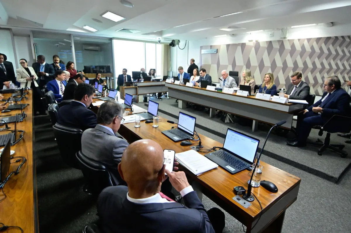 CCJ do Senado conclui votação da PEC da Segurança e seus impactos