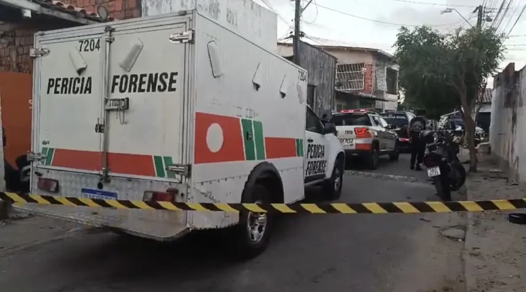 Dois homens são executados a tiros dentro de marcenaria em Fortaleza