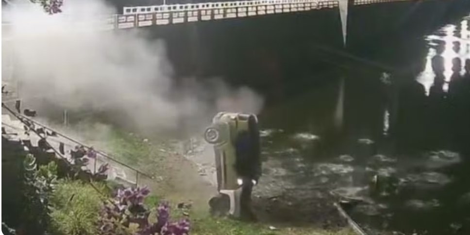 Carro desgovernado derruba mureta e provoca acidente na barragem