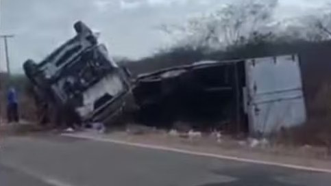 Colisão entre caminhões deixa um morto em Morada Nova: detalhes importantes