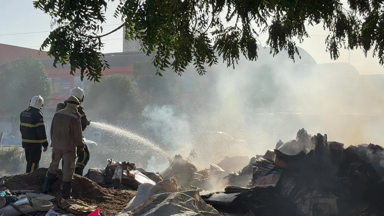 Incêndio de grandes proporções no Itaperi assusta moradores e causa danos