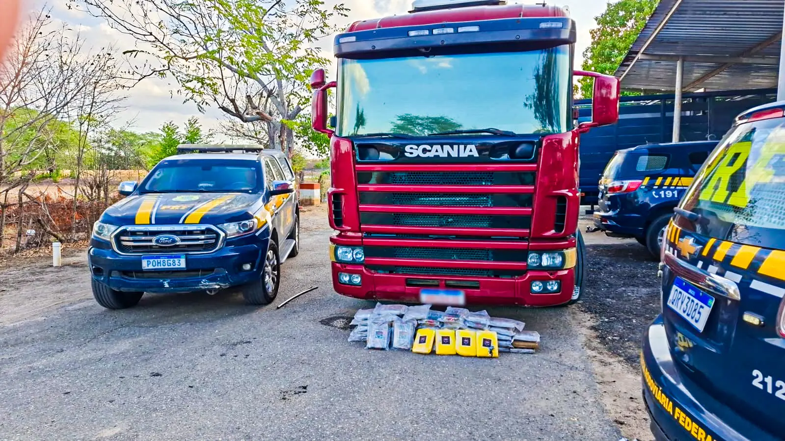 PRF apreende 49,3 quilos de skunk em caminhão na BR-020