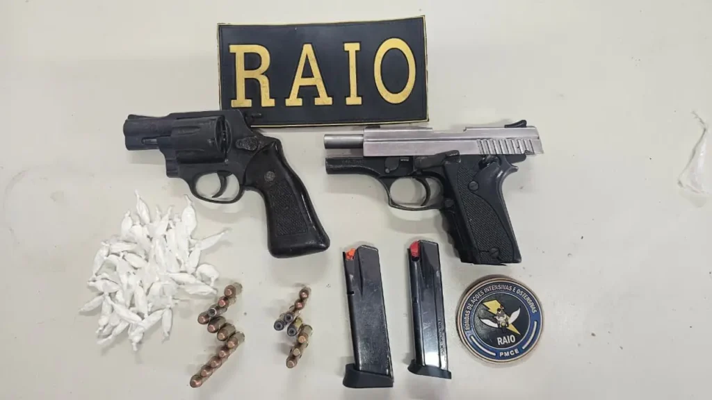 Operação prende dois suspeitos e apreende armas e drogas em ação efetiva