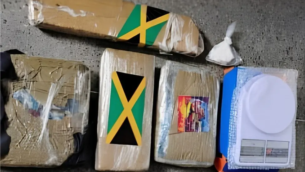Polícia apreende quatro quilos de maconha em ação eficaz