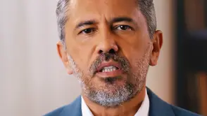 TSE determina que emissoras exibam propaganda extra de Elmano até sábado