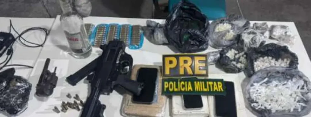 PMCE prende dois homens com drogas e armas em Cariré