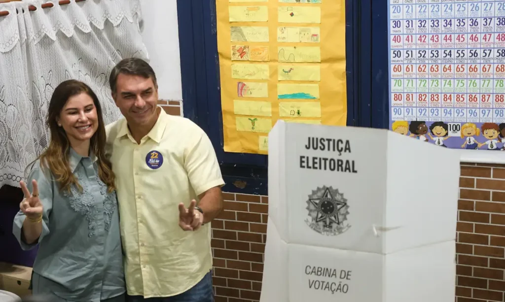 Após votação, Flávio Bolsonaro revela mudança de verdade necessária